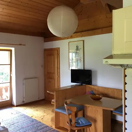 In Kramsach/tirol 452 *